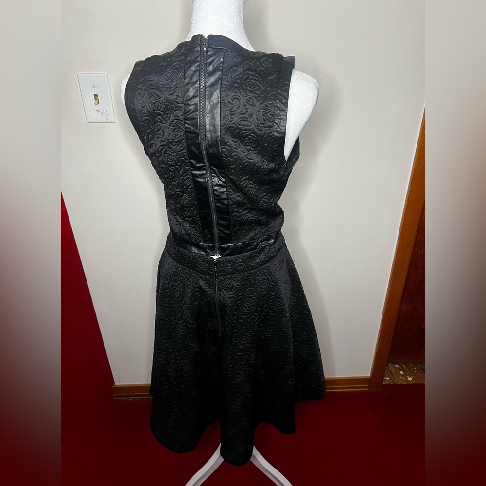 Guess Two Piece Set - Picture 2 of 4